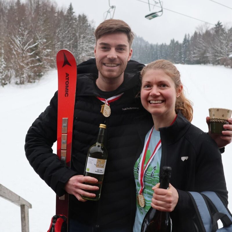 Der Tagessieger und die Tagessiegerin.  - SVF Schi- und Snowboardmeisterschaften Lackenhof 2026 - Sportverein Finanz