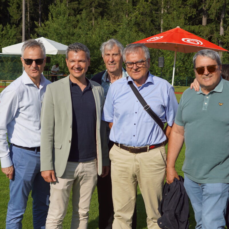  - Stimmungsvolle Eröffnungsfeier des internationalen Finanzsportturniers - Sportverein Finanz